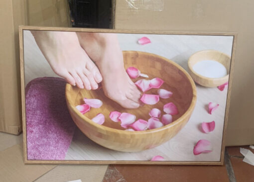 Tranh canvas Spa Ngâm Chân Hoa Hồng