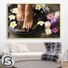 Tranh Spa Ngâm Chân Với Đá