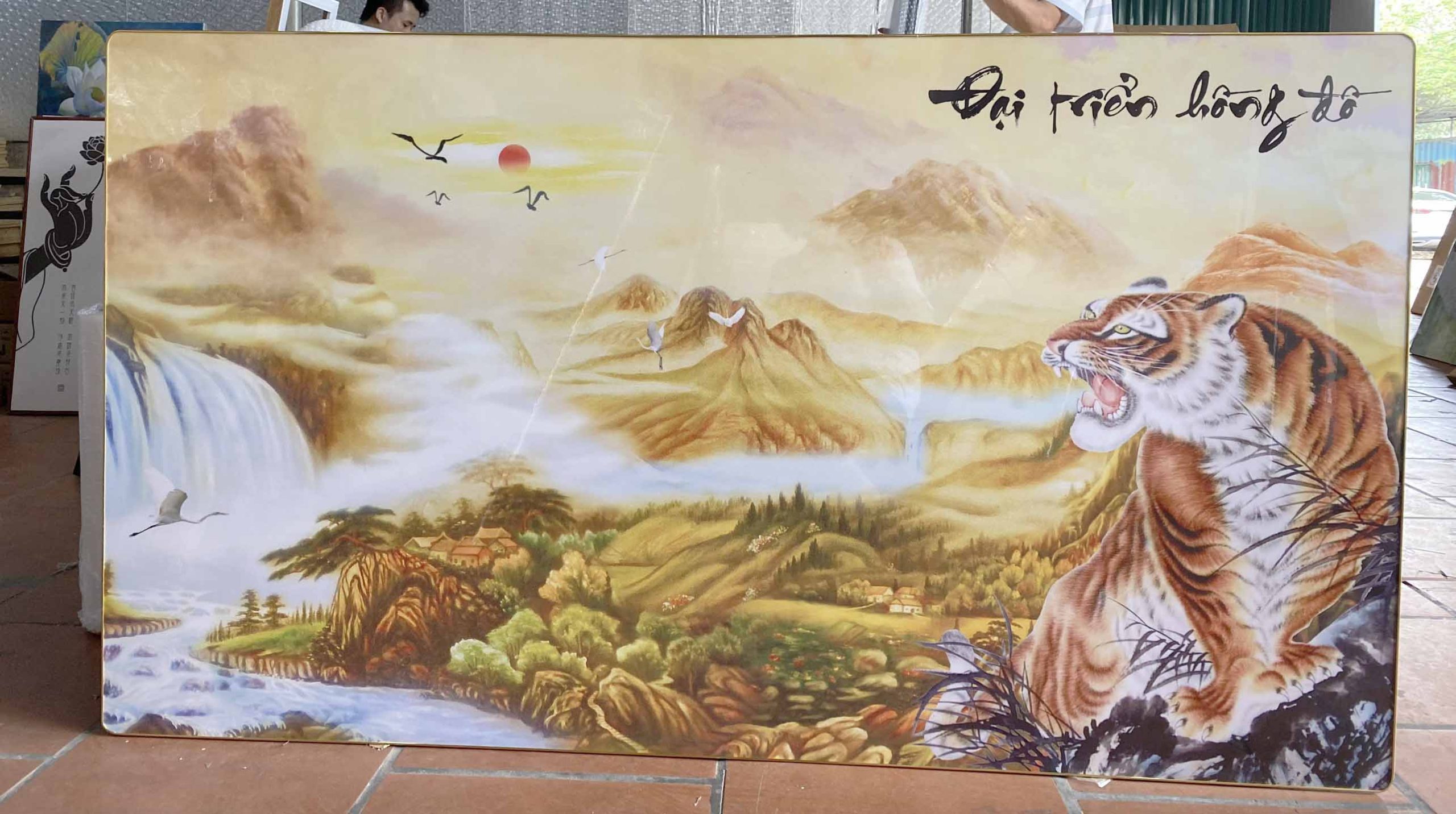 tranh-trang-guong-ho-va-nui-vang Tranh tráng gương Hổ Và Núi Vàng